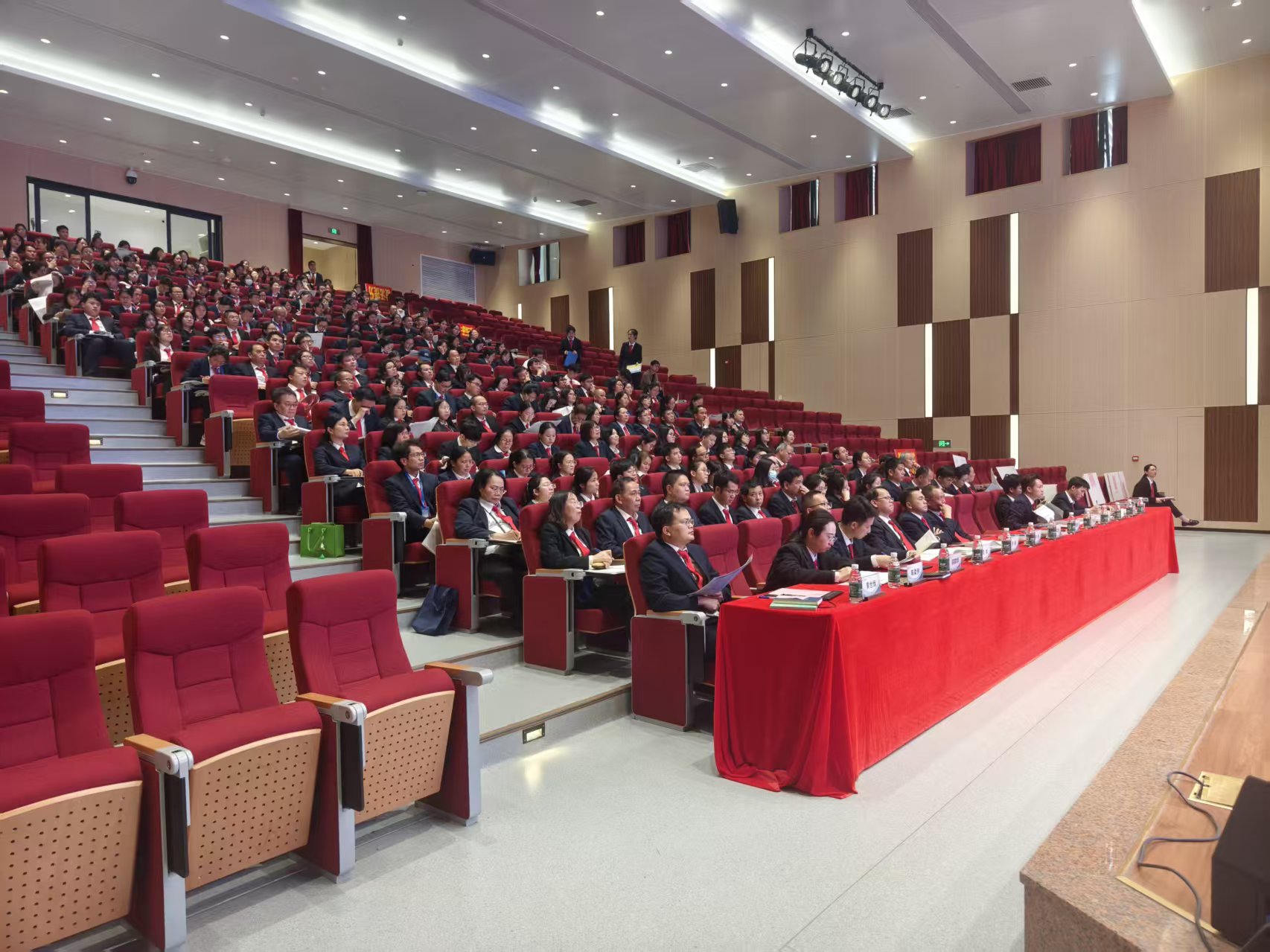 学校礼堂活动现场观众席